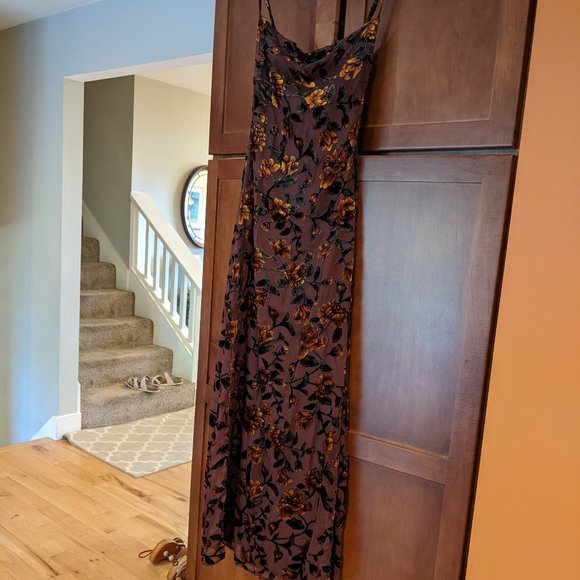 Dress with a 90's Silhouette - Picture 8 of 8